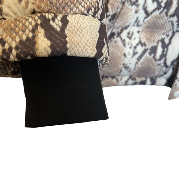 Aritzia Tna The Super Puff Snake Python Print Puffer Goose Down Jacket Size XS - Picture 11 of 16